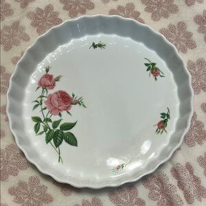 The item pictured is a Christineholm Porcelain Rose Quiche Baking Dish
